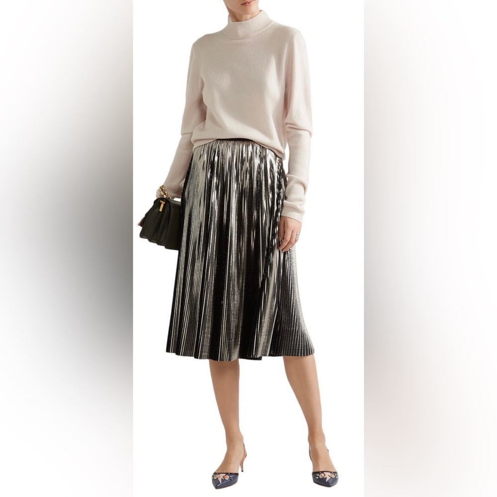 FENDI PUMPS💕HOST PICK💕 - Picture 6 of 16